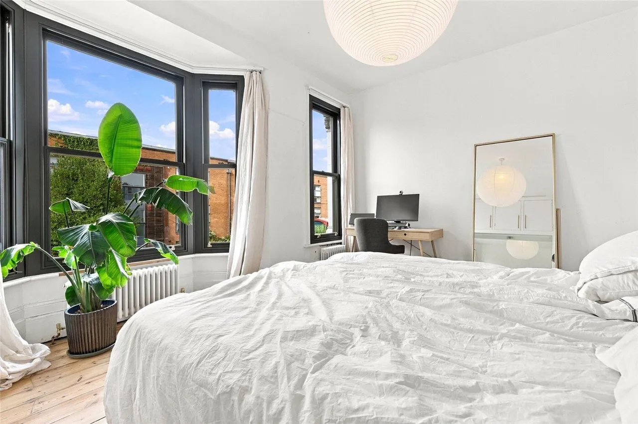 Albion Road, London, N16, photo 22