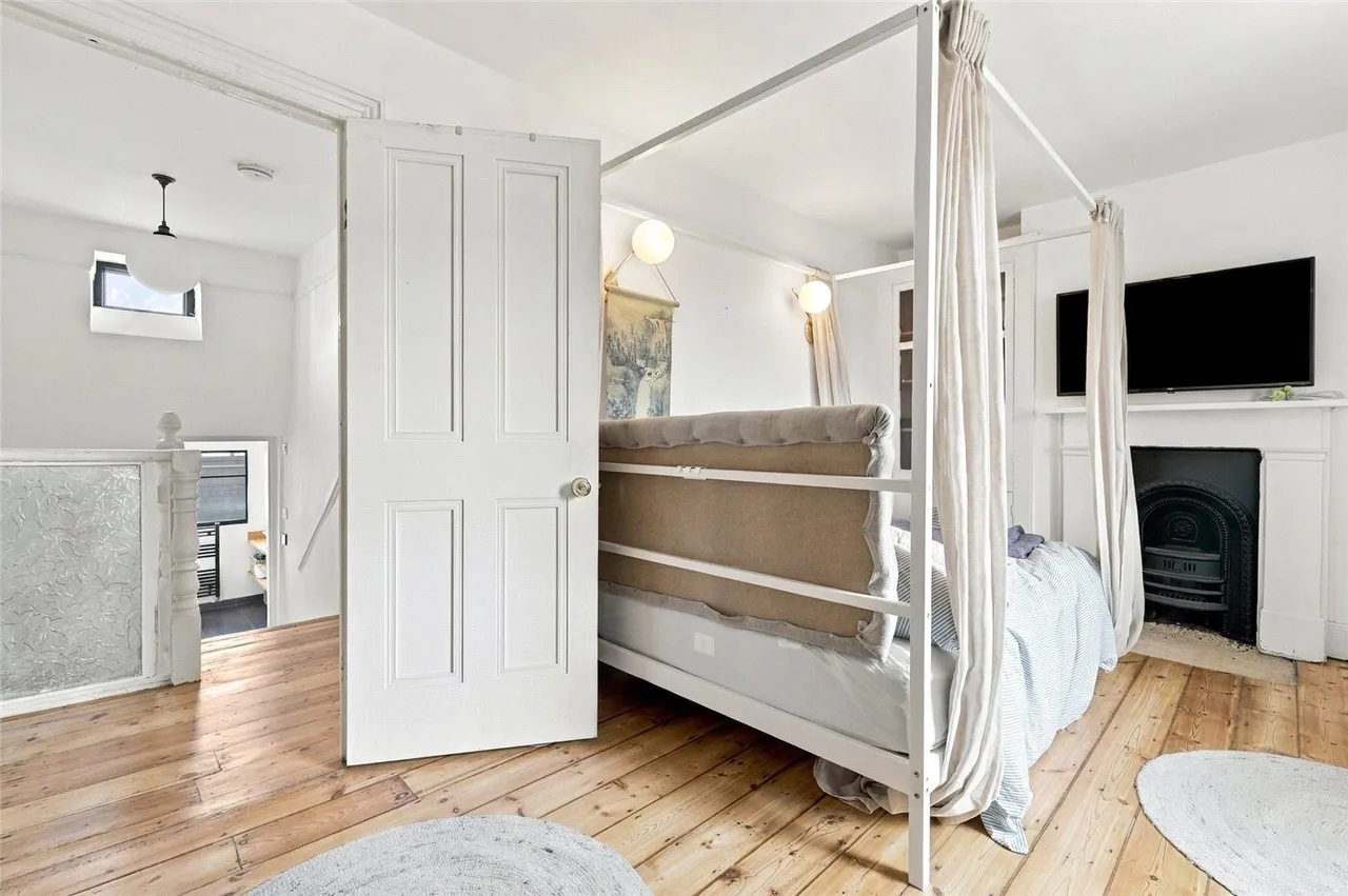 Albion Road, London, N16, photo 33