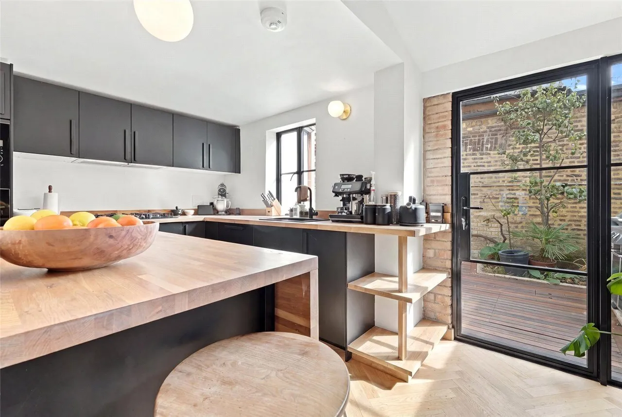Albion Road, London, N16, photo 10