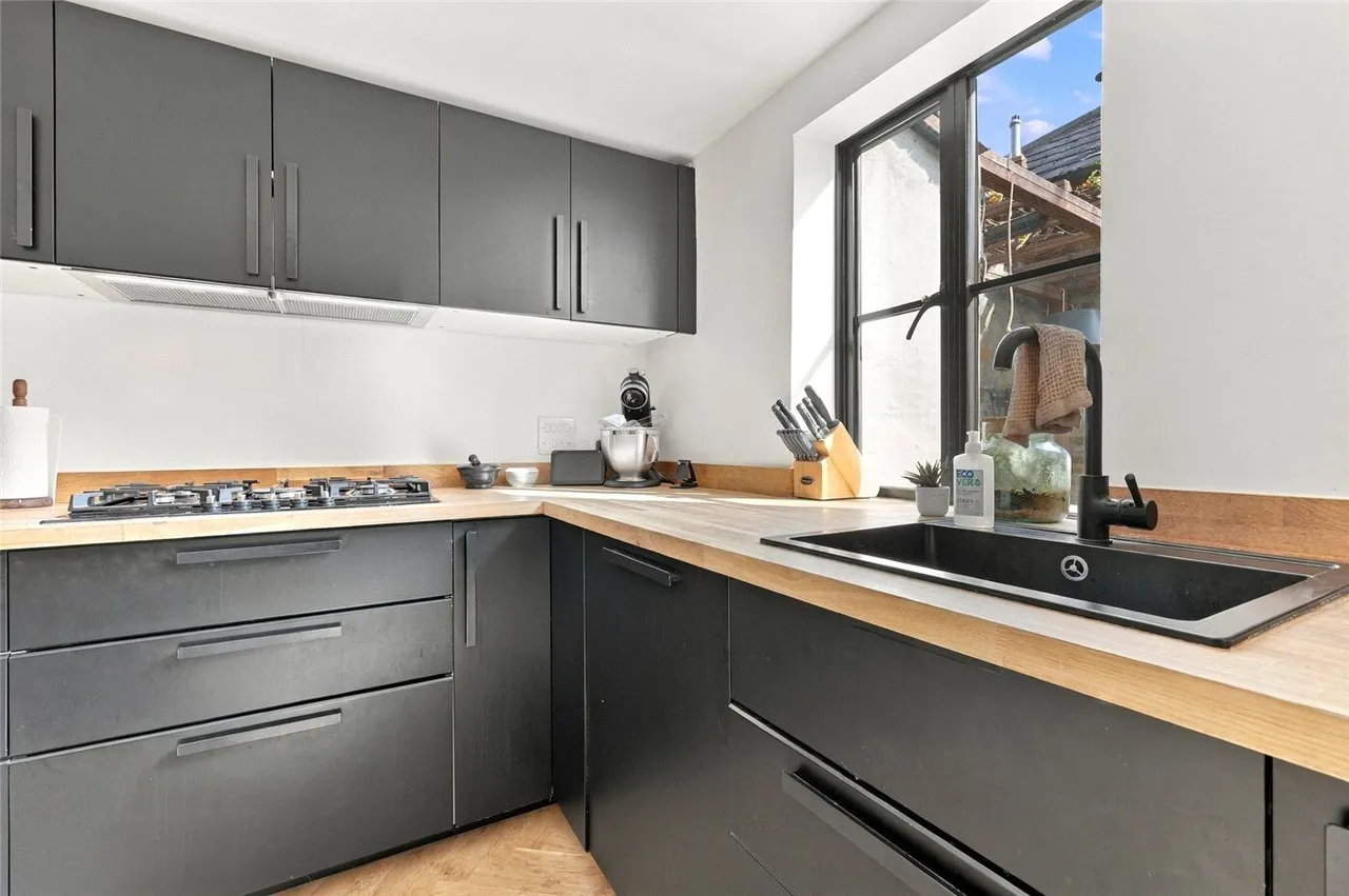 Albion Road, London, N16, photo 12