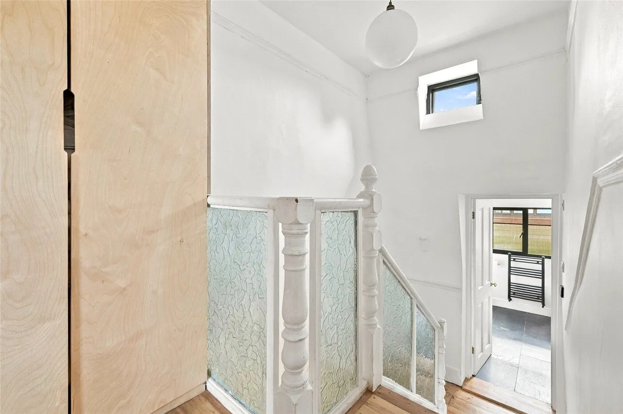 Albion Road, London, N16, photo 27
