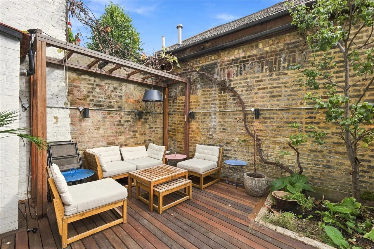 Albion Road, London, N16, photo 15