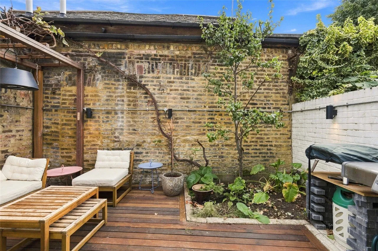 Albion Road, London, N16, photo 17