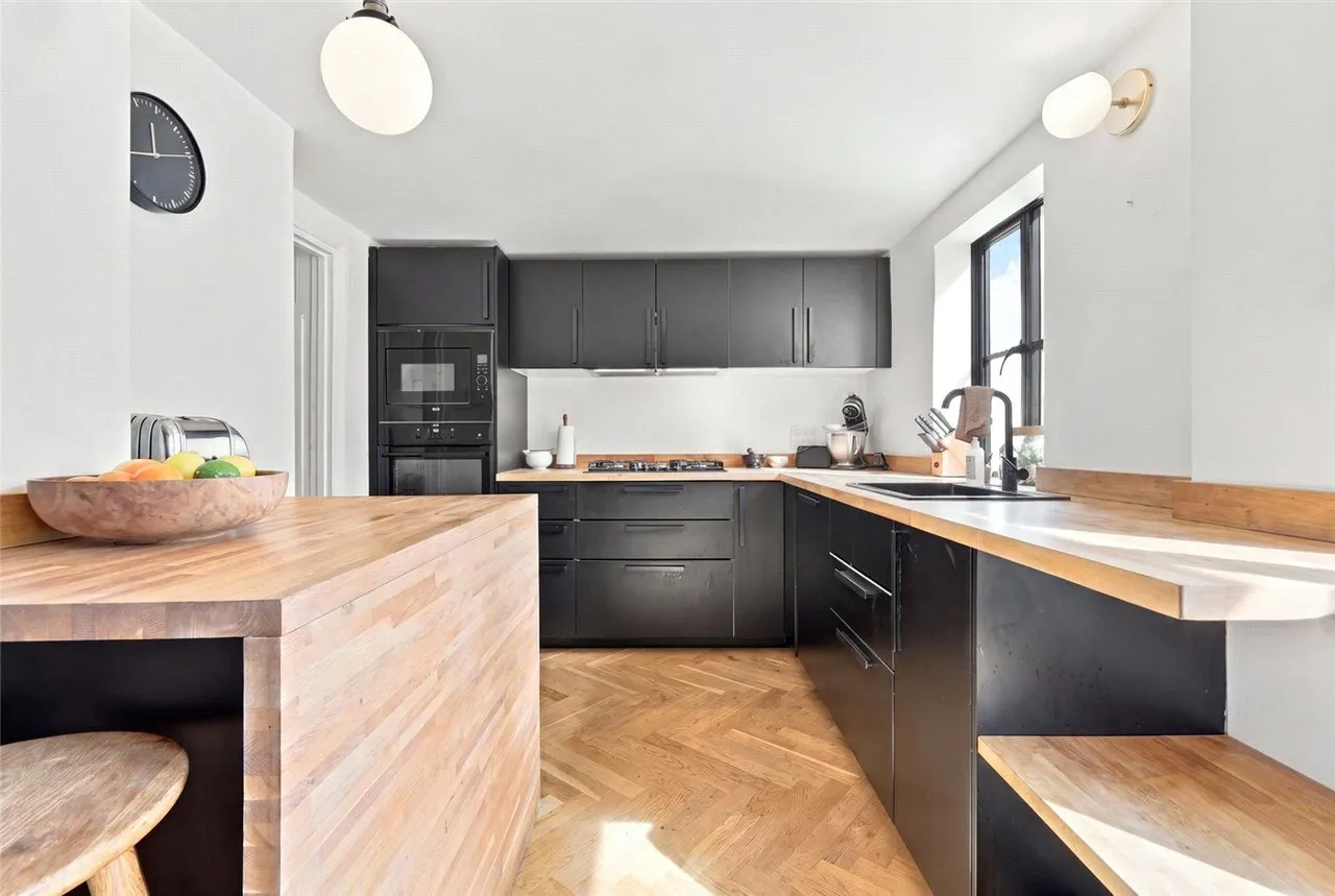 Albion Road, London, N16, photo 3