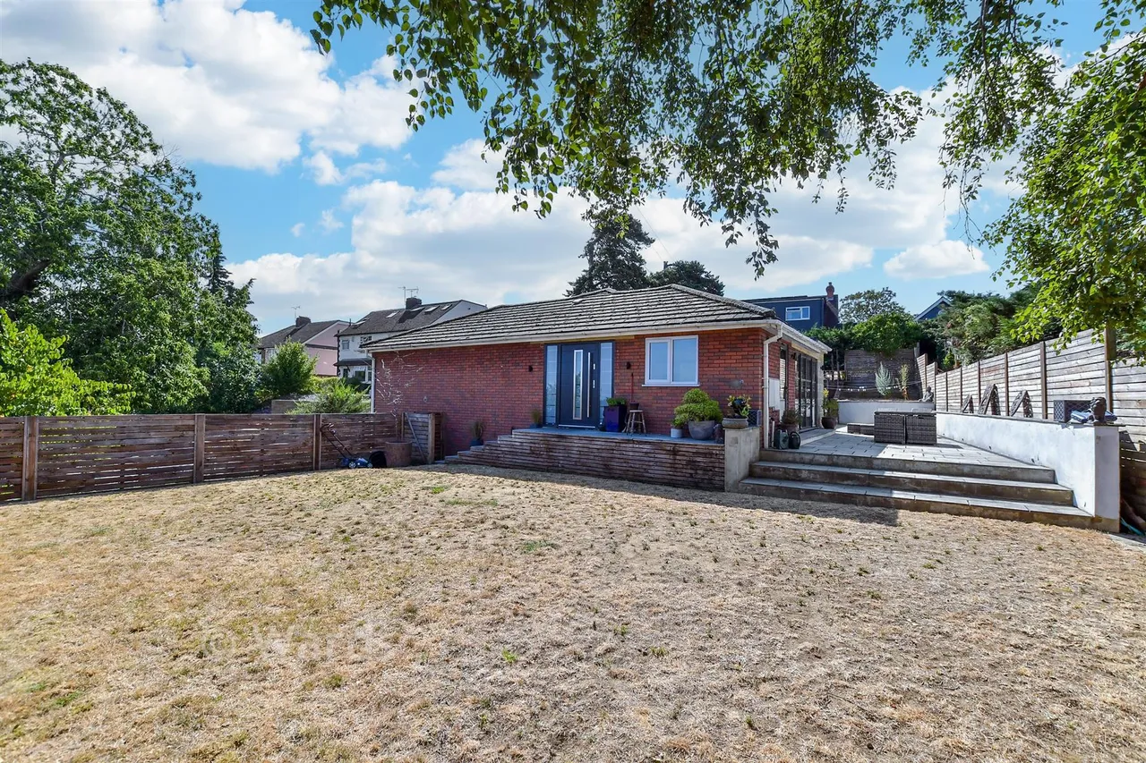 3 bed house for sale, London Road, Ditton, ME20