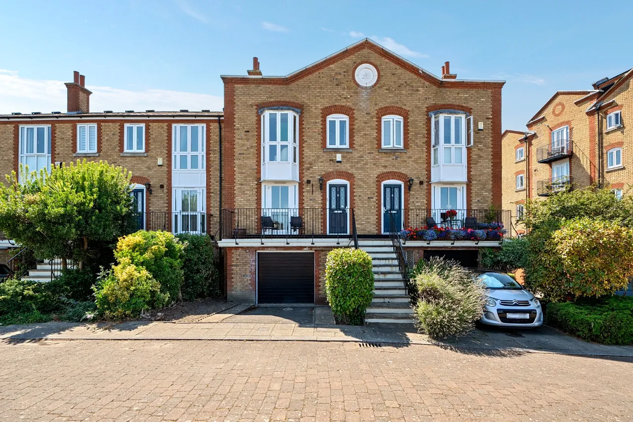 3 bed house for sale — Pageant Crescent, London, SE16