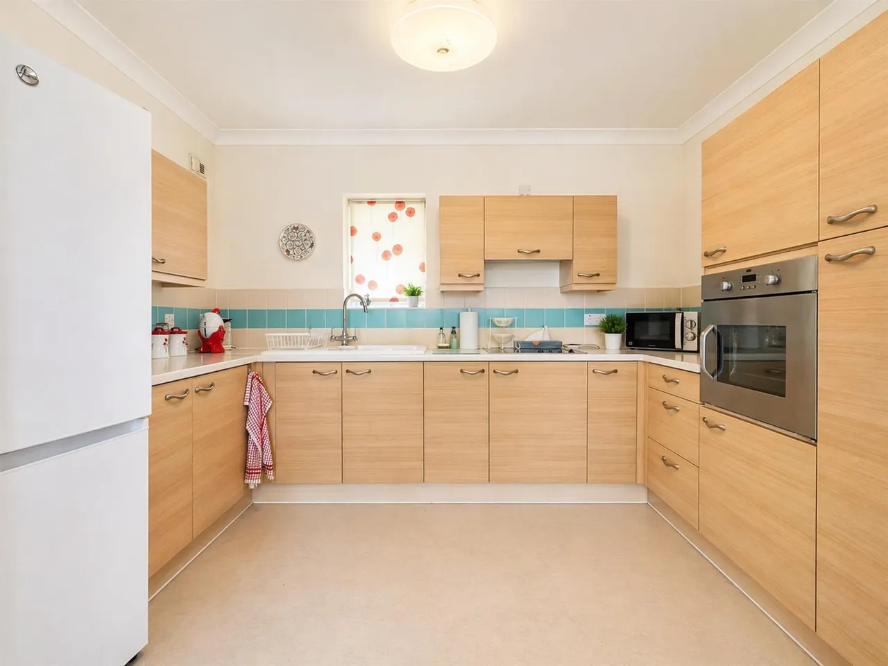 Roundhay Avenue, Peacehaven, photo 3