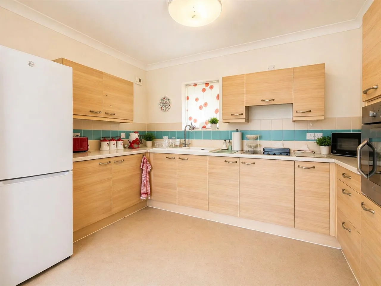 Roundhay Avenue, Peacehaven, photo 9