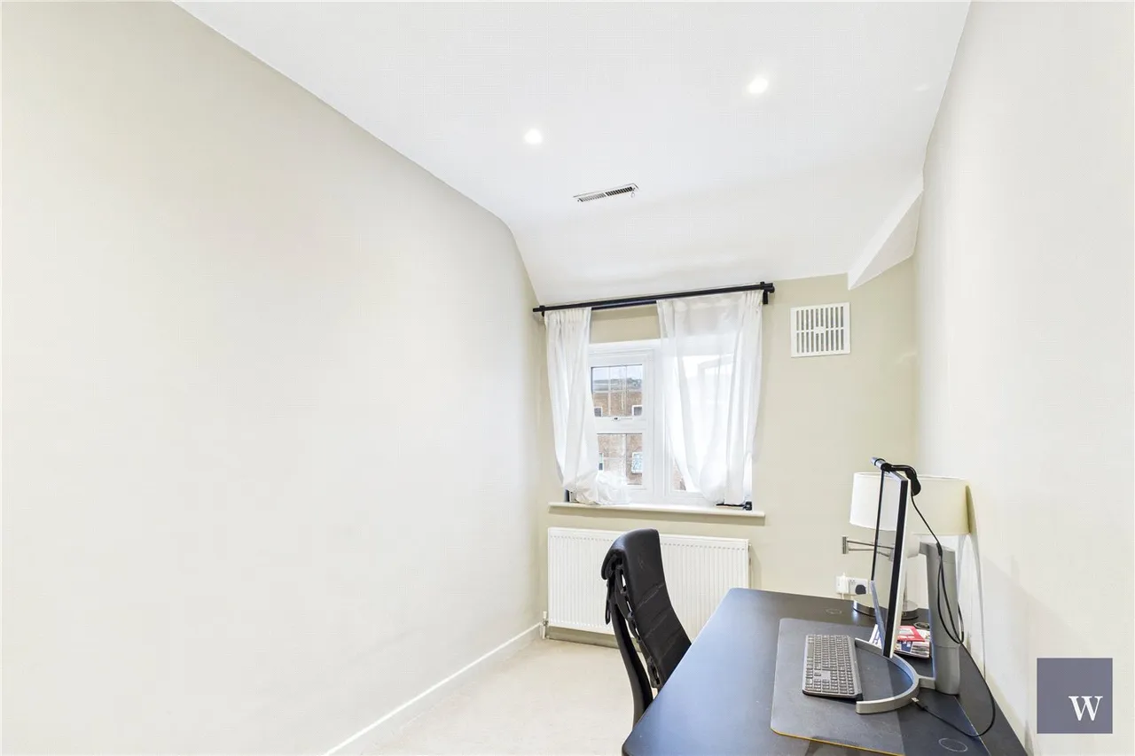 Woodfield Avenue, London, SW16, photo 11