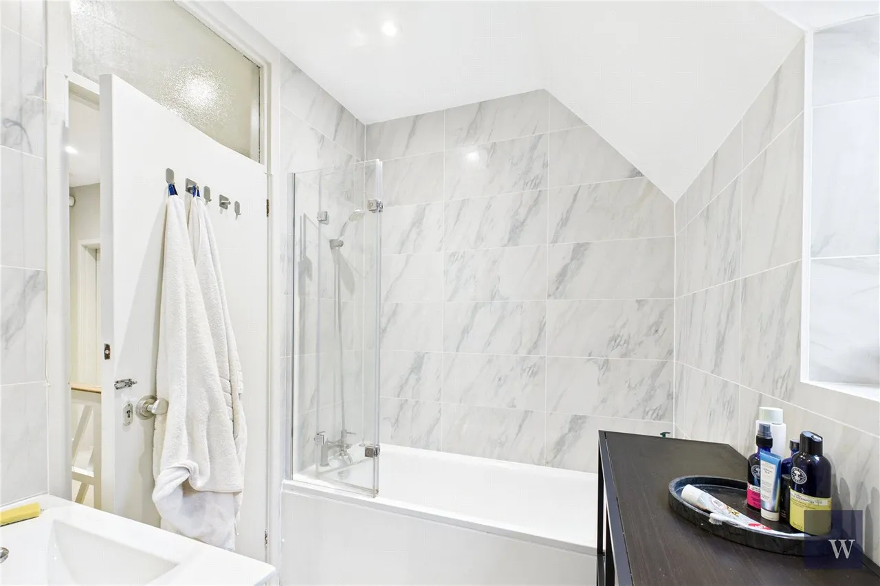 Woodfield Avenue, London, SW16, photo 13