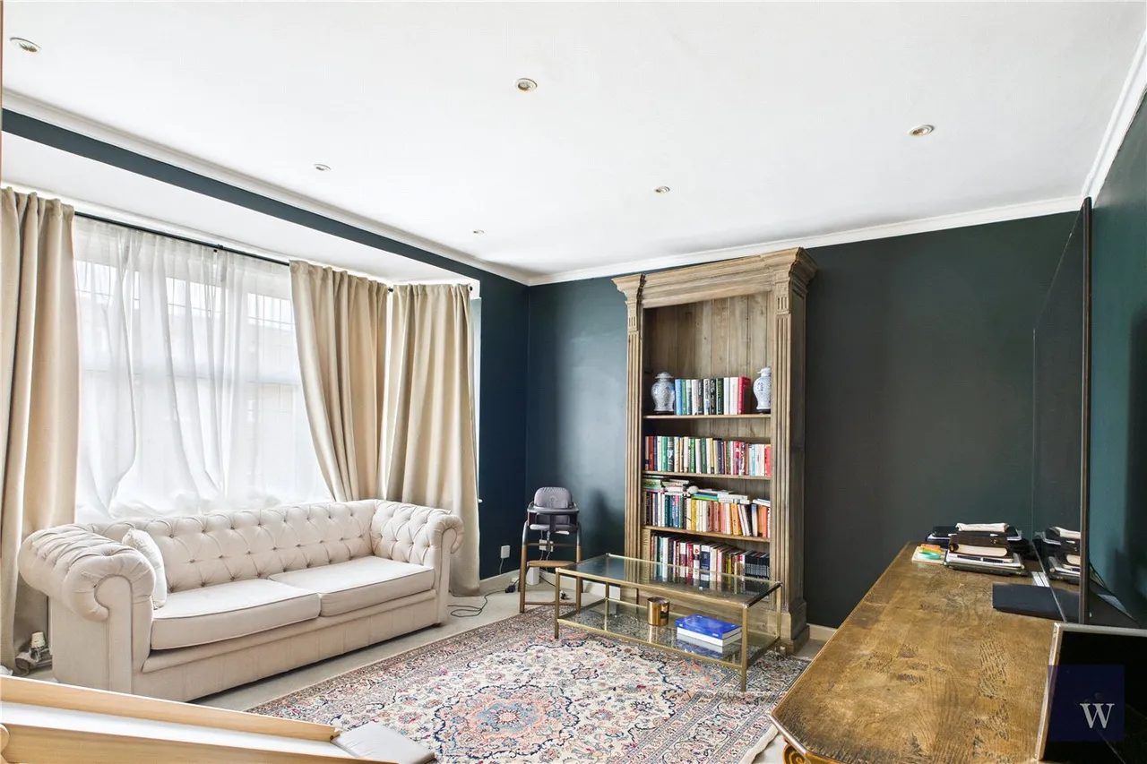 Woodfield Avenue, London, SW16, photo 2