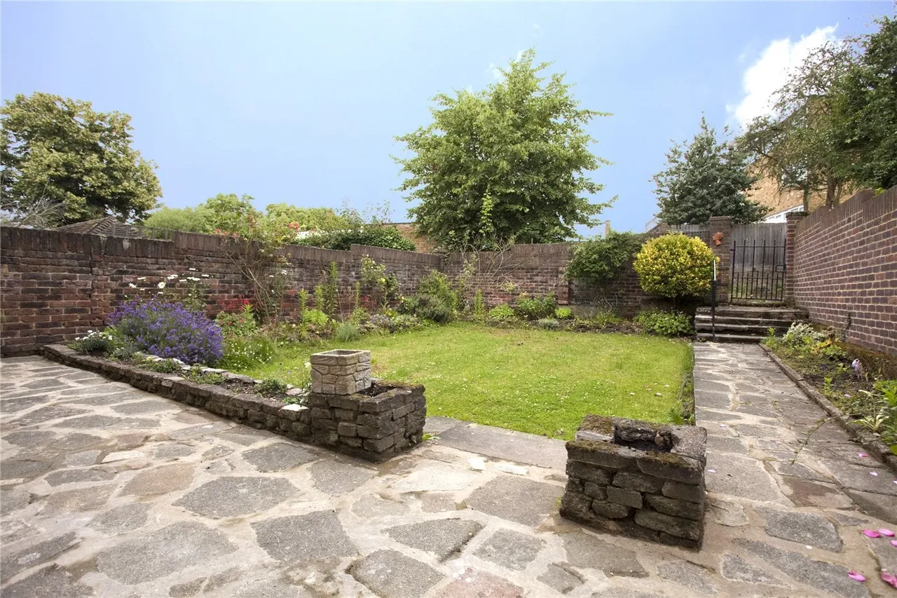 4 bed house to rent, Woodfield Avenue, London, SW16