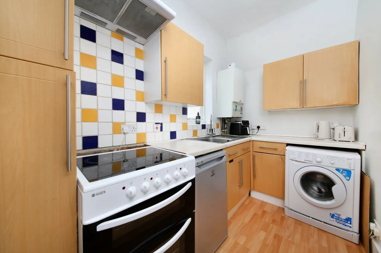 Balham High Road, Balham, SW12, photo 9