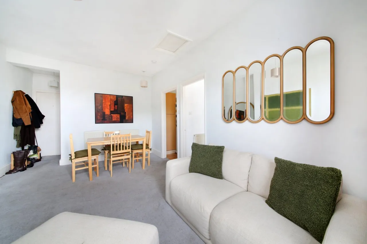 Balham High Road, Balham, SW12, photo 5