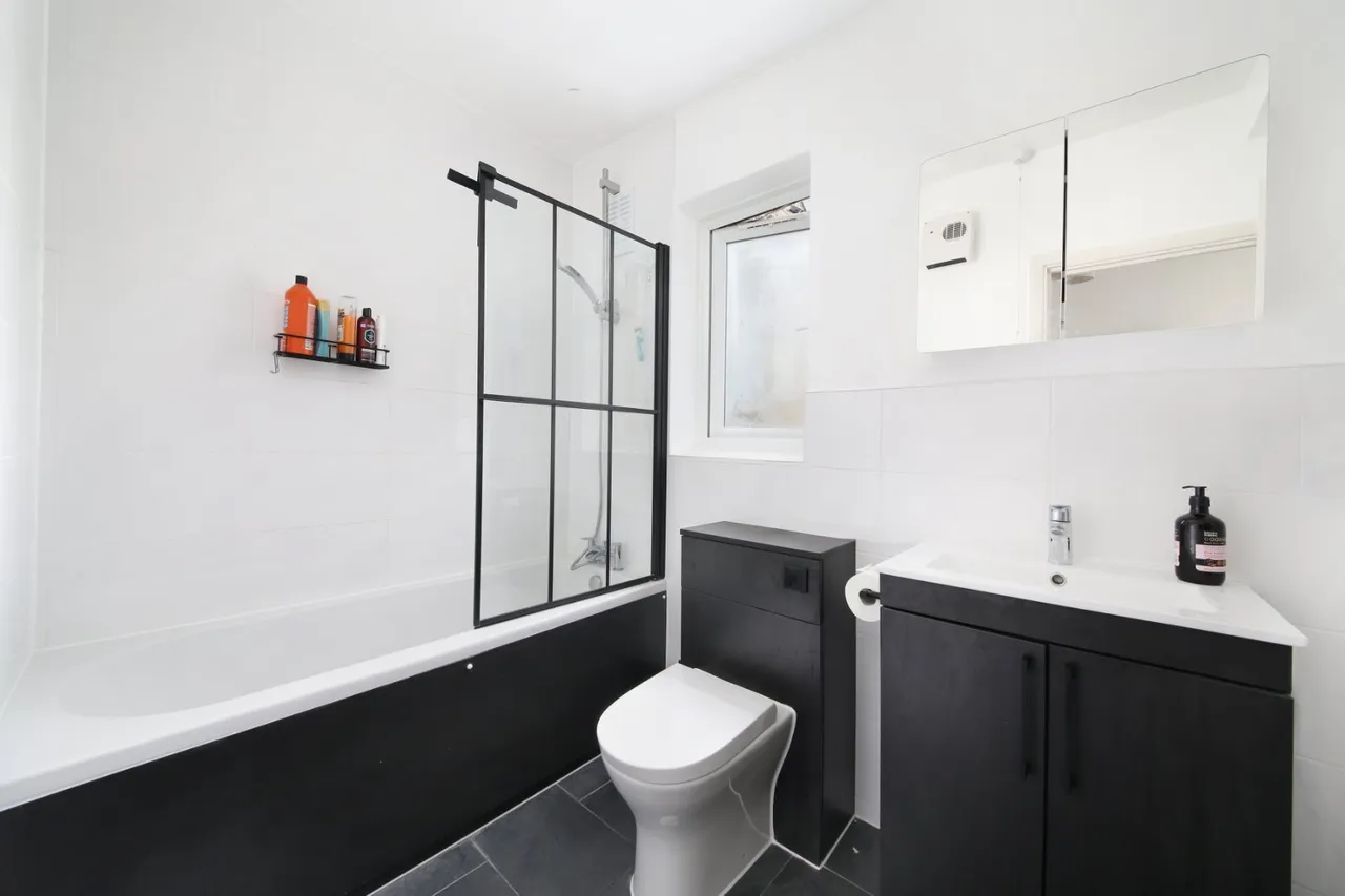Balham High Road, Balham, SW12, photo 8