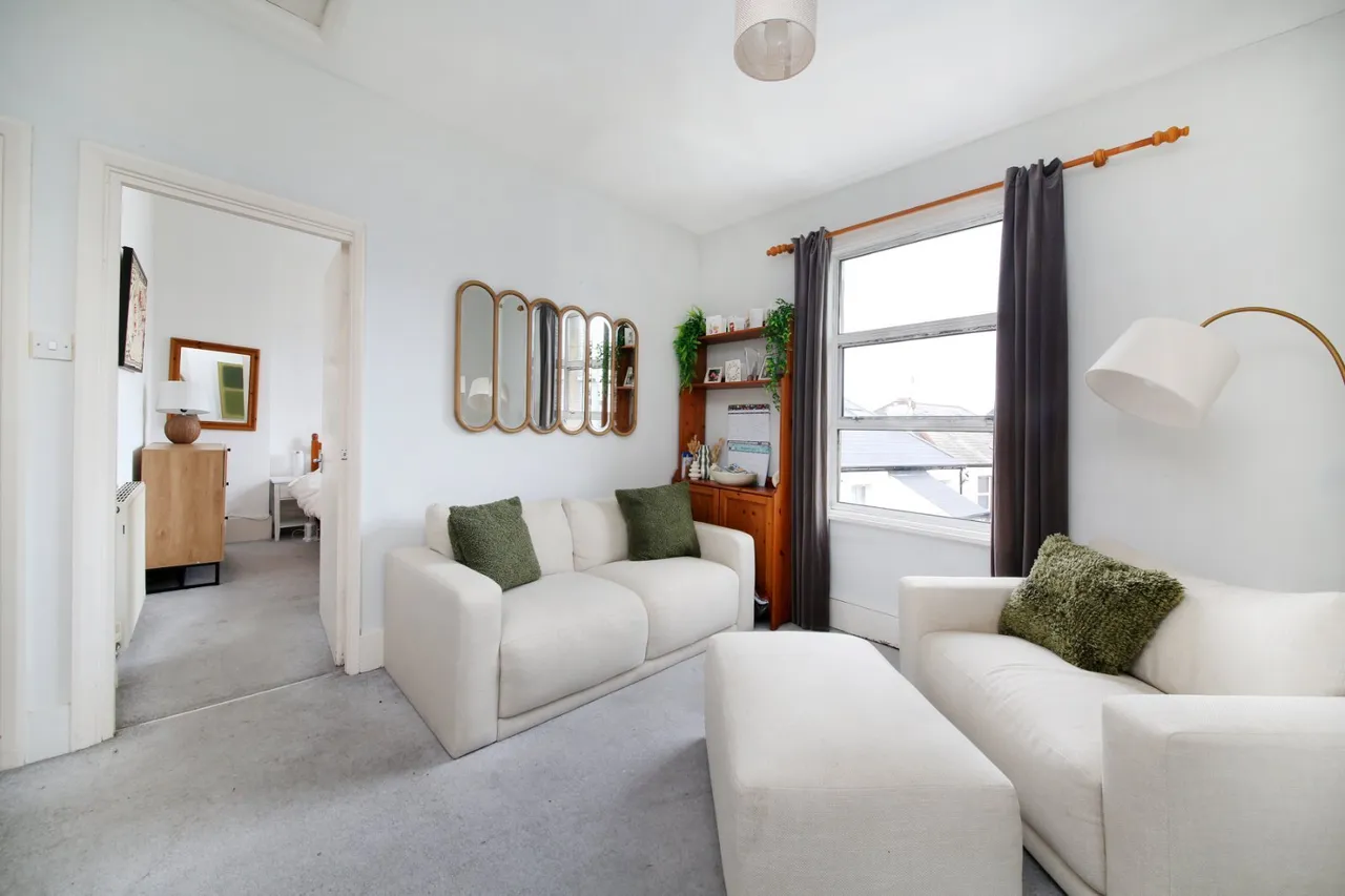 Balham High Road, Balham, SW12, photo 2