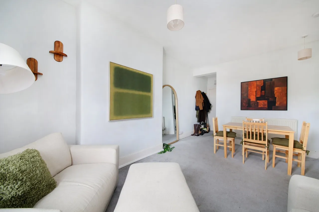 Balham High Road, Balham, SW12, photo 3