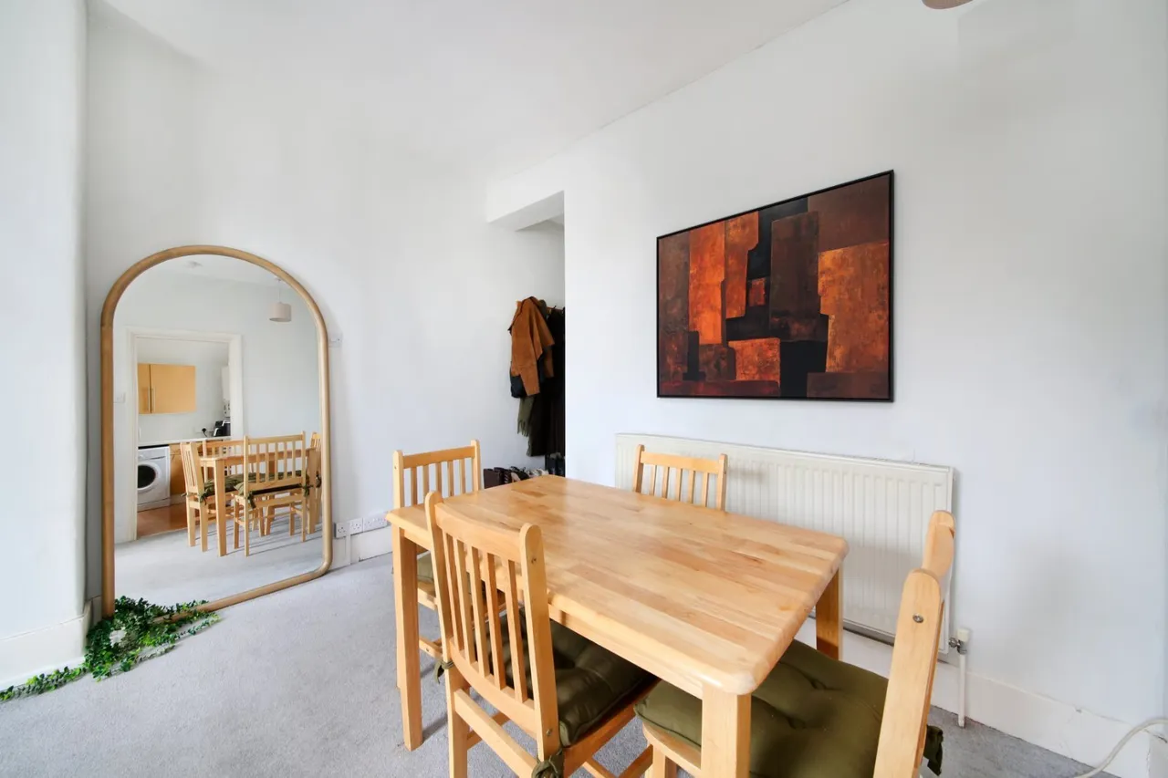 Balham High Road, Balham, SW12, photo 4