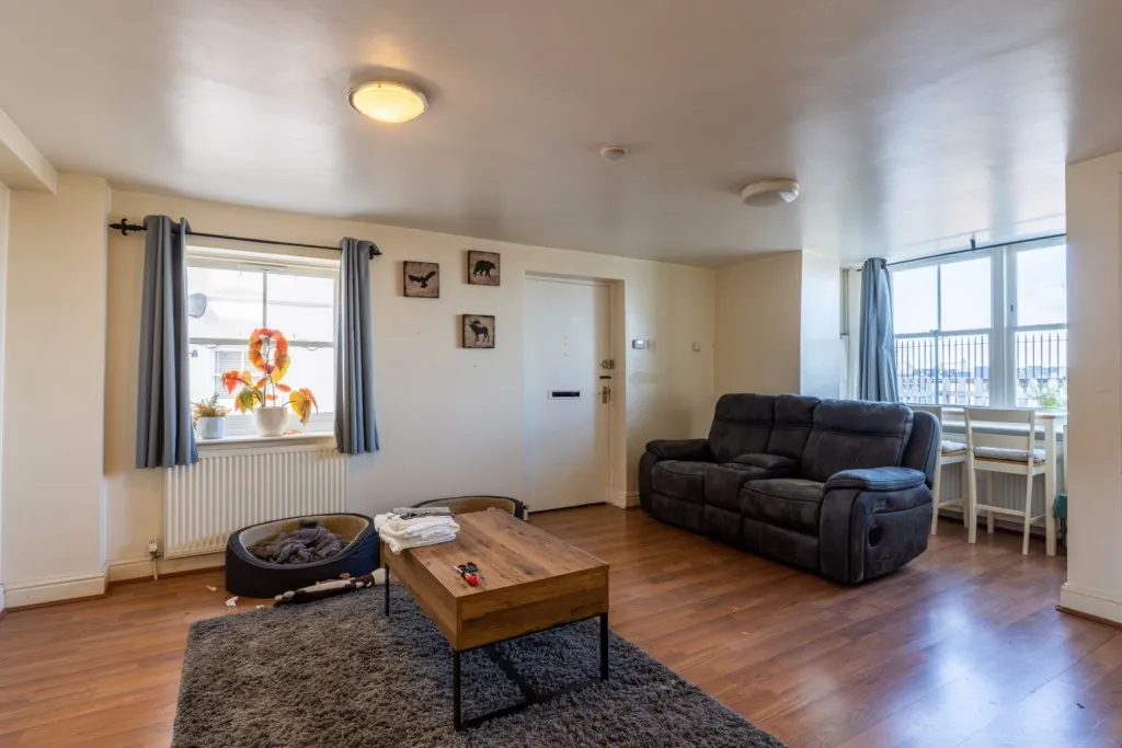 2 bed flat for sale, Lansdowne Square, Northfleet, DA11