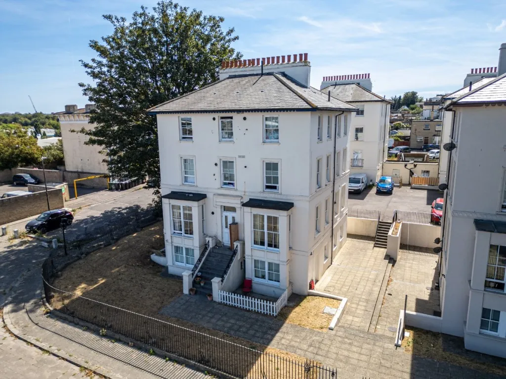 Lansdowne Square, Northfleet, DA11, photo 9