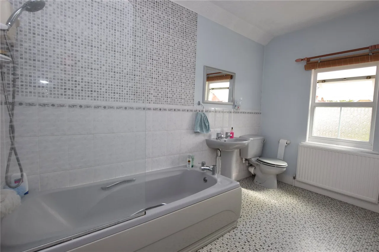 Queens Road, Farnborough, Hampshire, GU14 6JW, photo 11