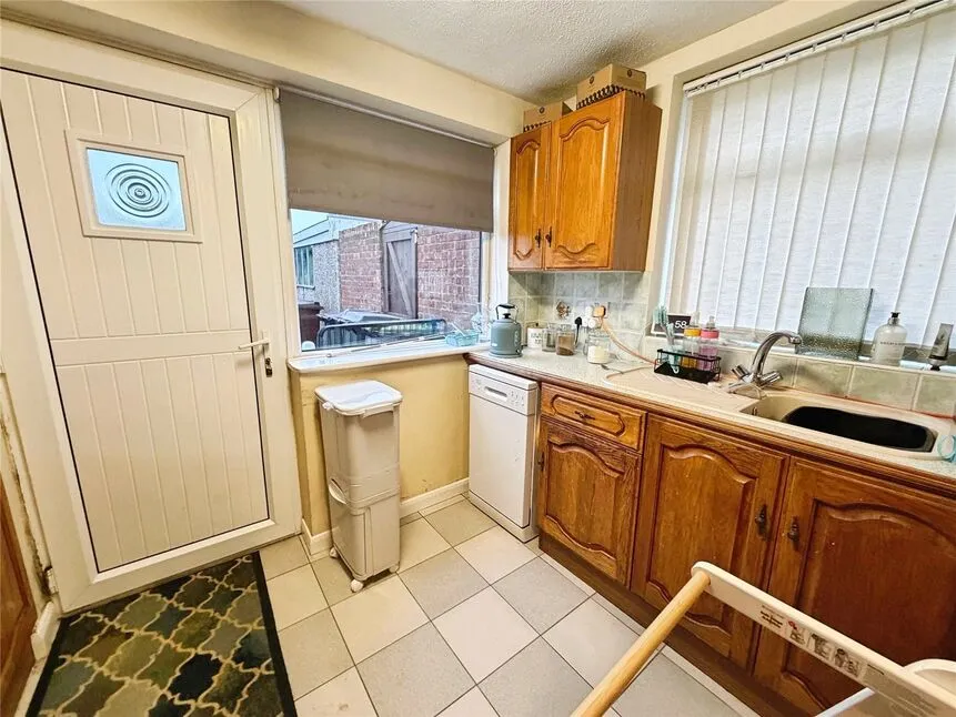 Harewood Crescent, North Hykeham, Lincoln, LN6, photo 5