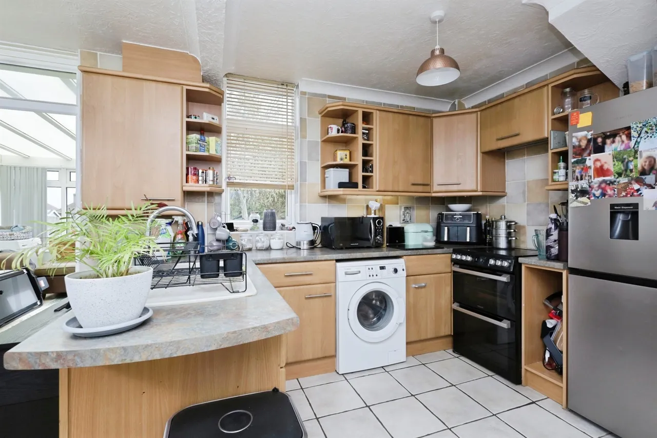 Cavalry Crescent, Eastbourne, BN20, photo 4
