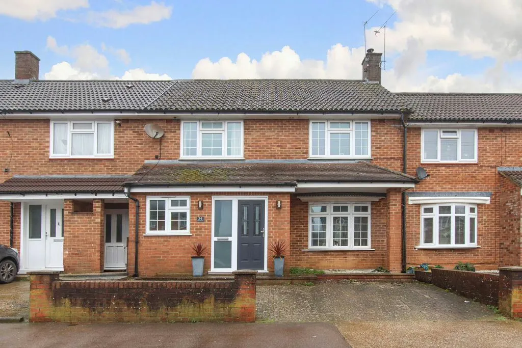 3 bed house for sale — Windmill Road, Hemel Hempstead, Hertfordshire, HP2 4BN