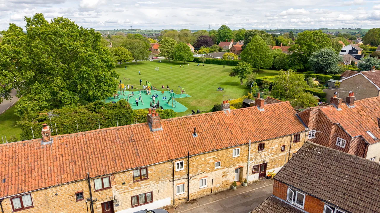 3 bed house for sale, Mill Row, Barrowby