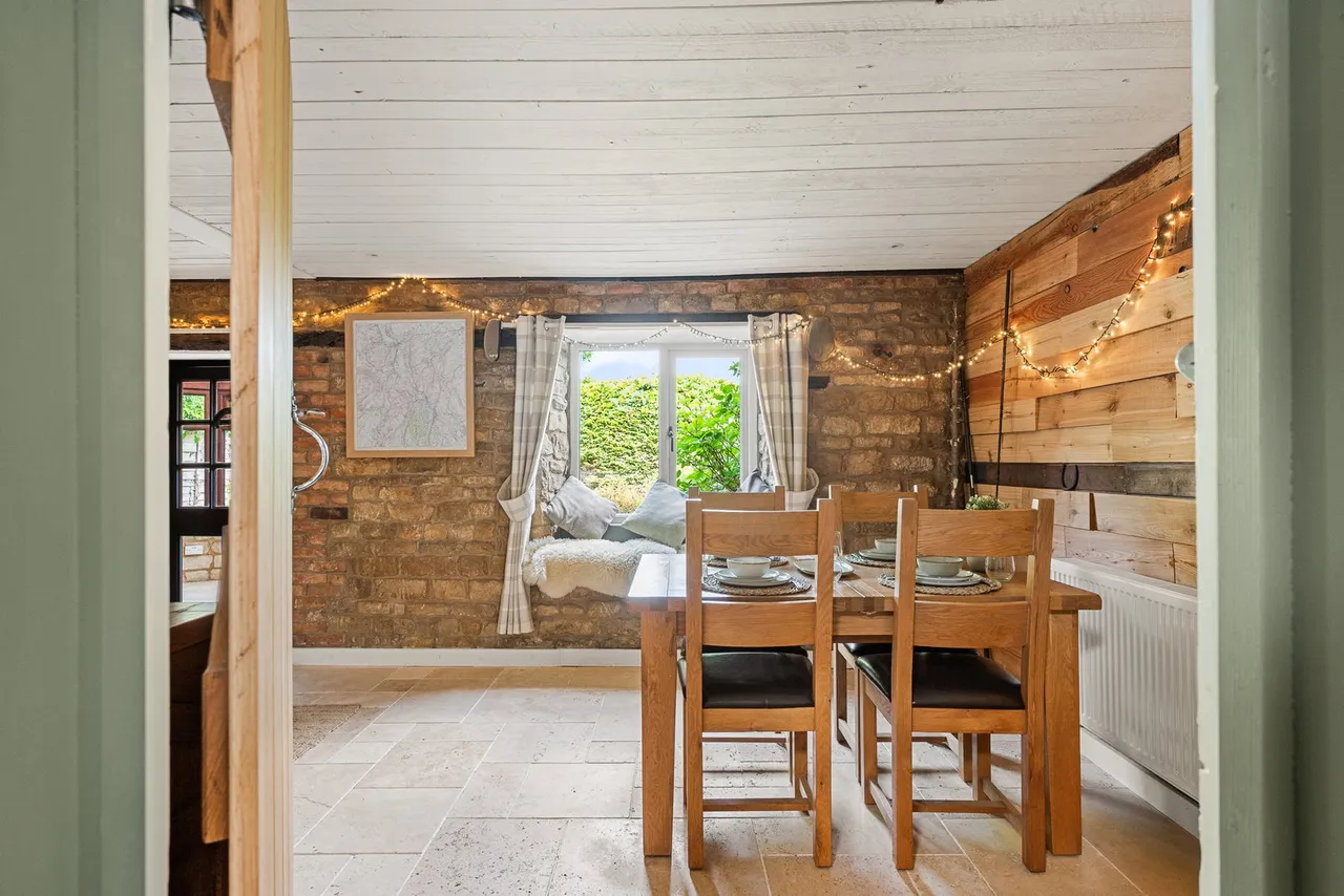 Mill Row, Barrowby, photo 6