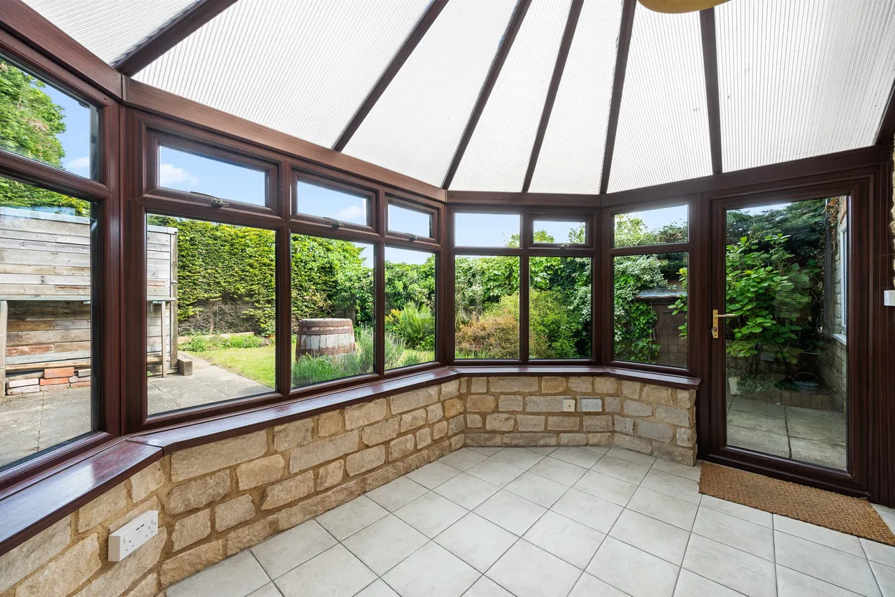 Mill Row, Barrowby, photo 11