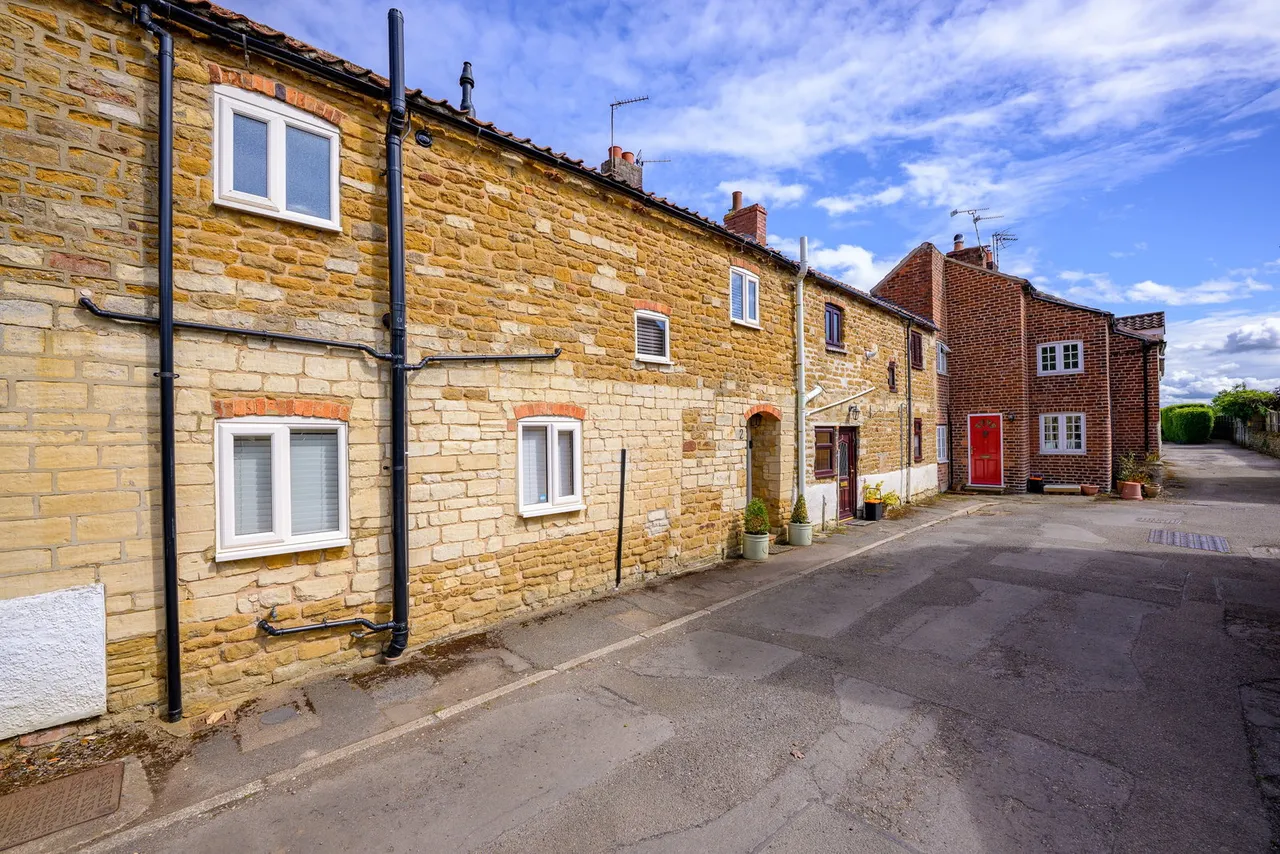 Mill Row, Barrowby, photo 26