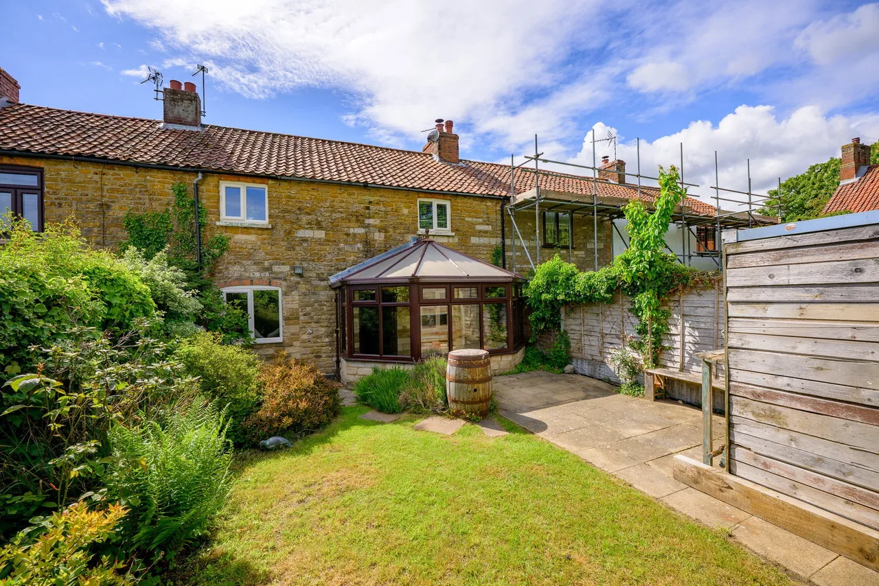 Mill Row, Barrowby, photo 7