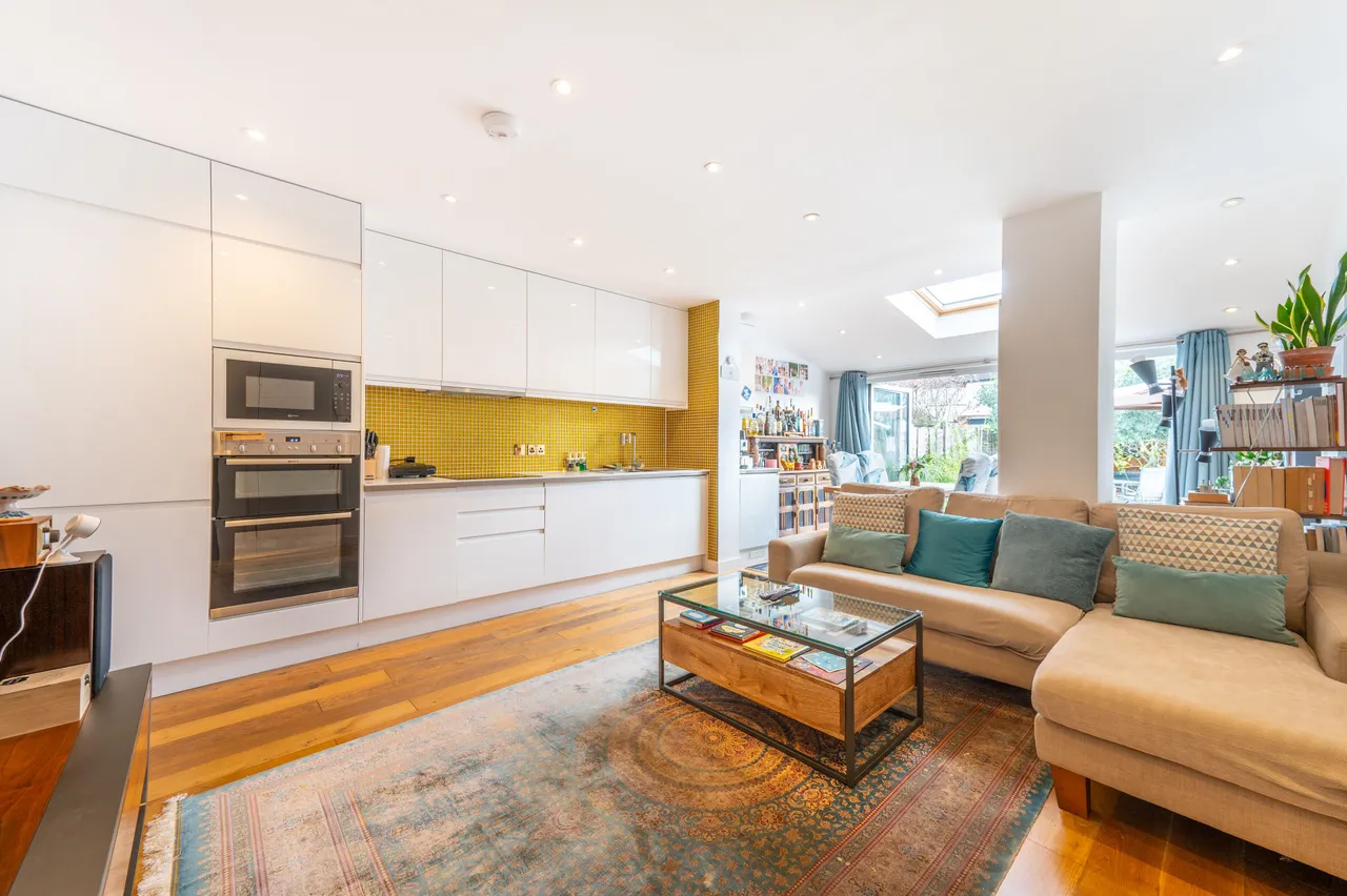 2 bed flat for sale — 177a All Souls Avenue, London
