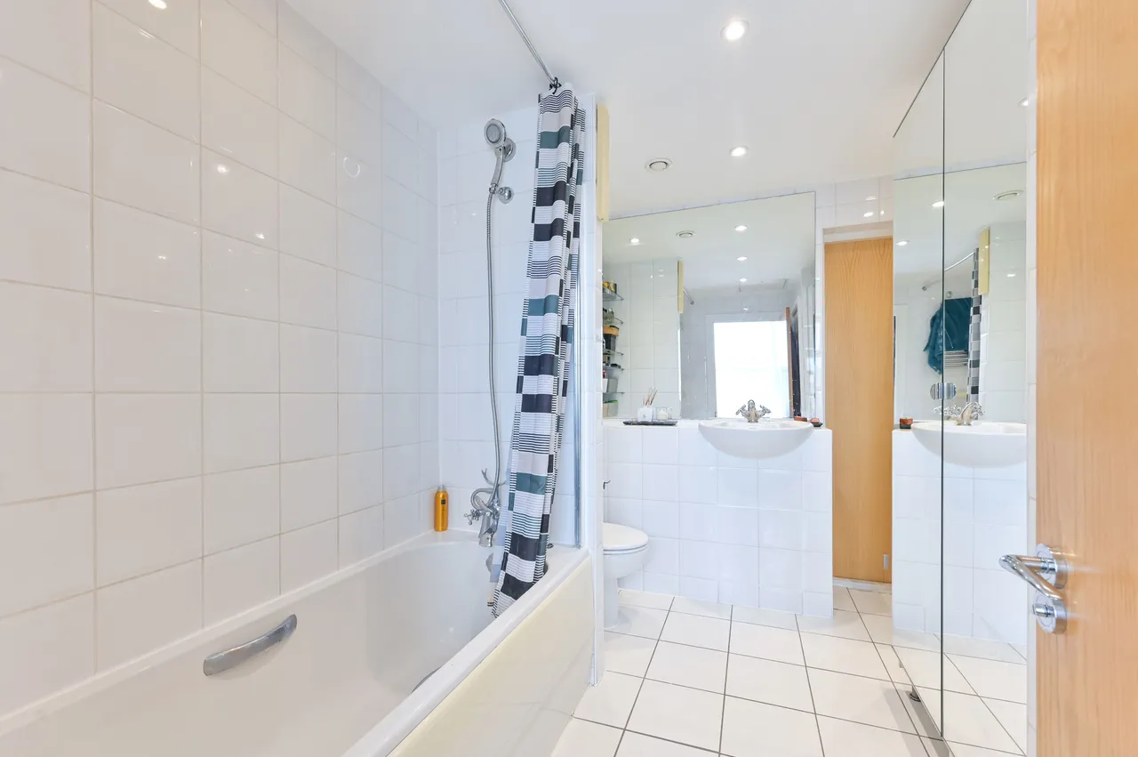 Flat 28, 1 Point Wharf Lane, Brentford, photo 6