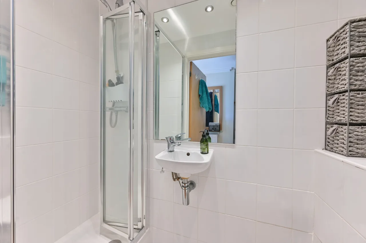 Flat 28, 1 Point Wharf Lane, Brentford, photo 5