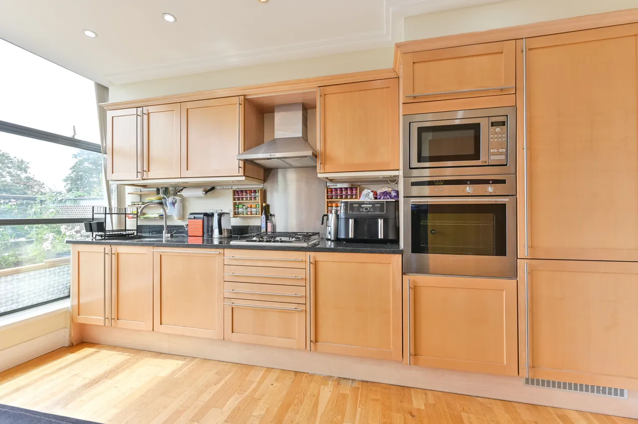 Flat 28, 1 Point Wharf Lane, Brentford, photo 2