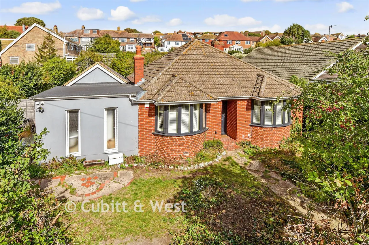 4 bed house for sale, Avis Road, Newhaven, BN9