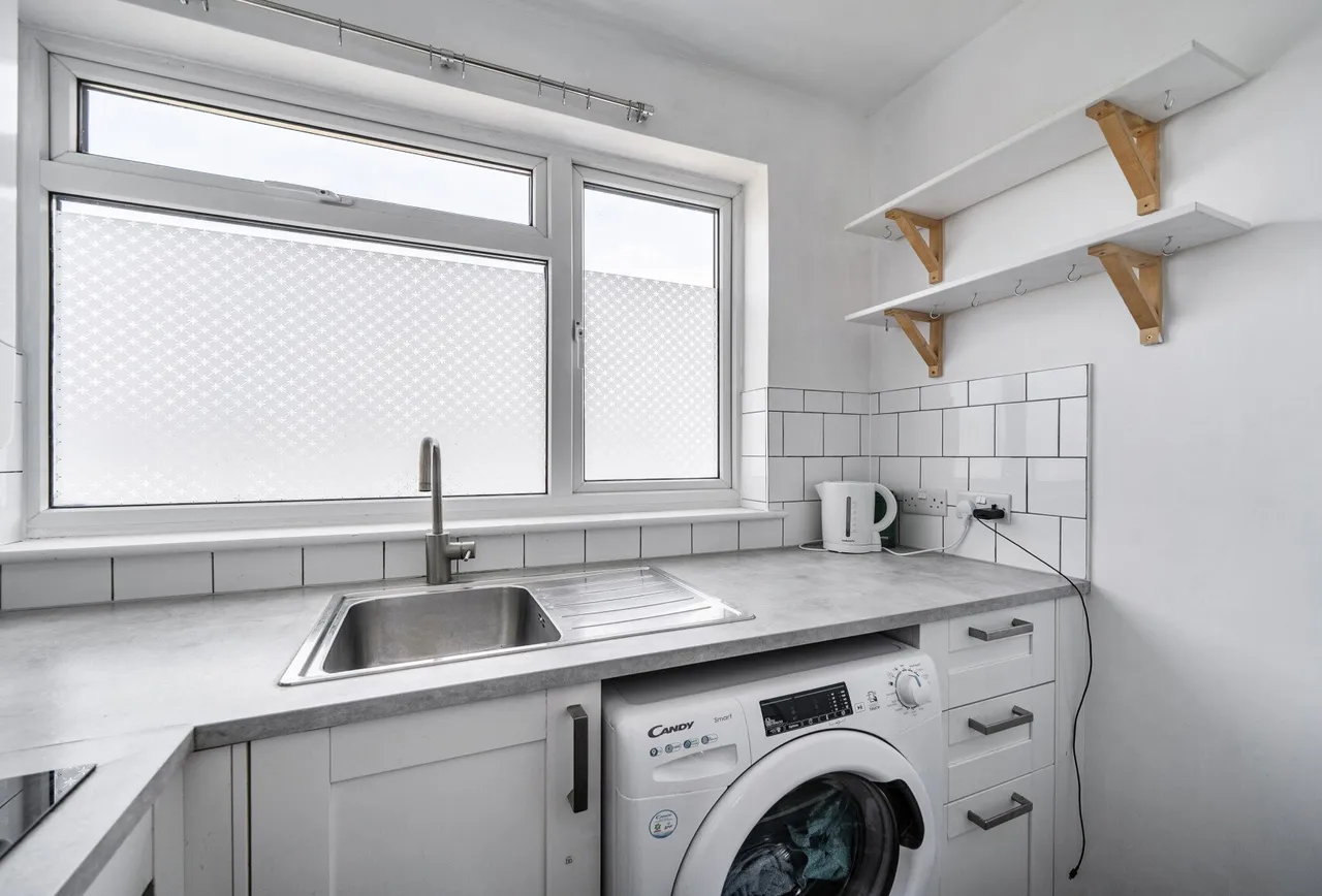 Wrythe Lane, Carshalton, SM5 2RP, photo 13