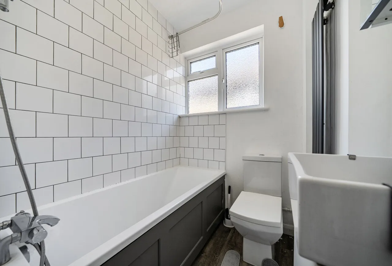 Wrythe Lane, Carshalton, SM5 2RP, photo 19