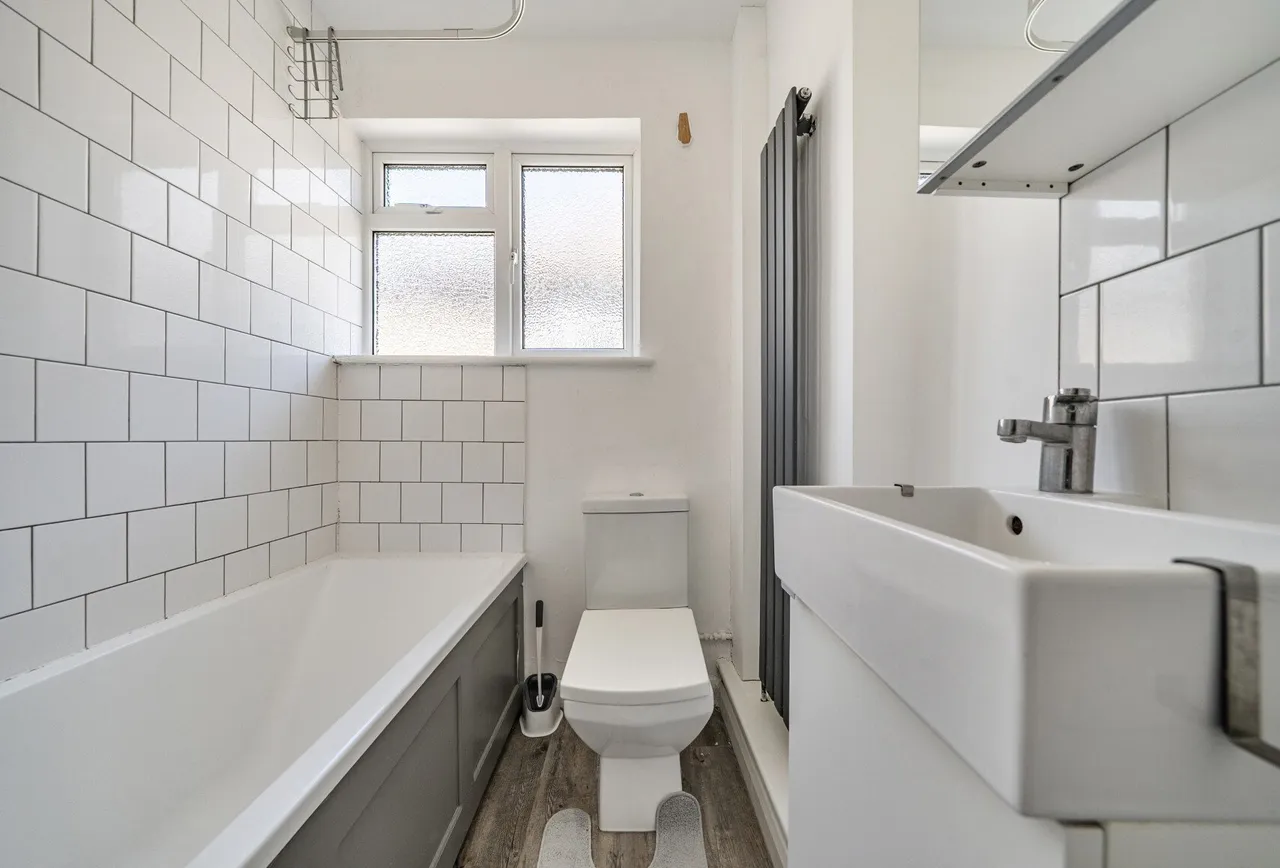 Wrythe Lane, Carshalton, SM5 2RP, photo 3