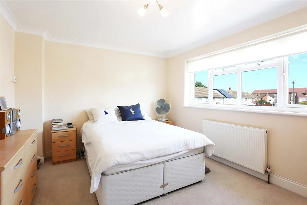 Huntingdon Gardens, Worcester Park, KT4 8TF, photo 8