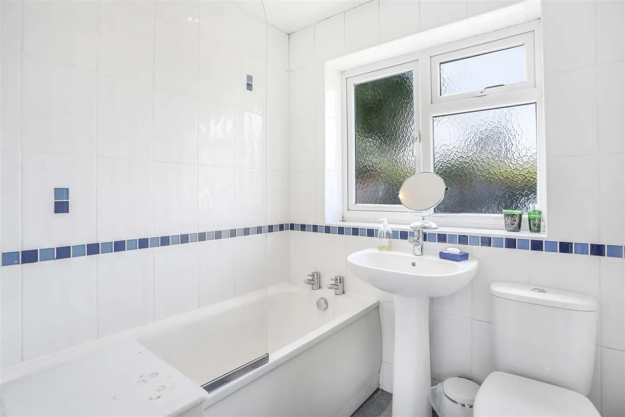Huntingdon Gardens, Worcester Park, KT4 8TF, photo 11
