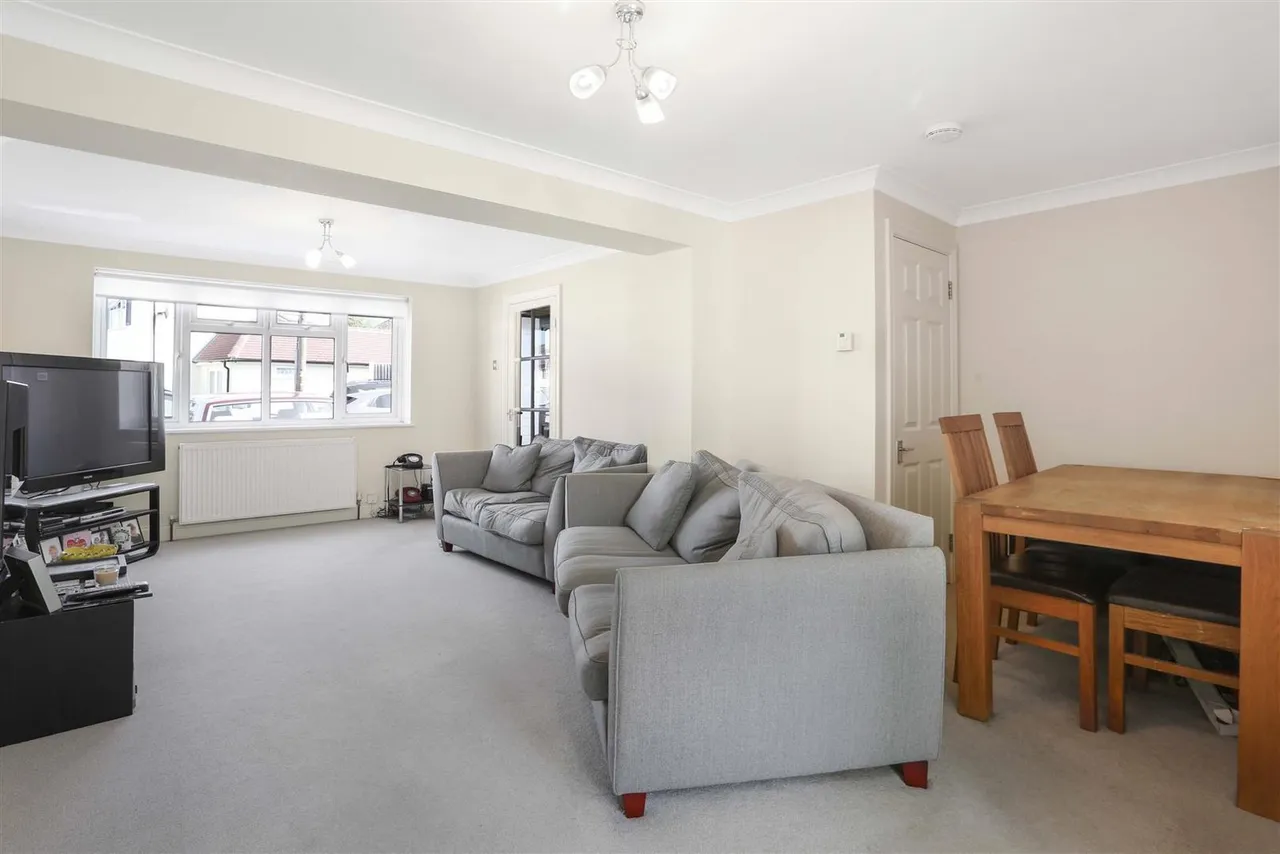 Huntingdon Gardens, Worcester Park, KT4 8TF, photo 4