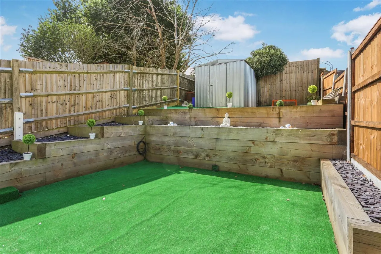 Huntingdon Gardens, Worcester Park, KT4 8TF, photo 12