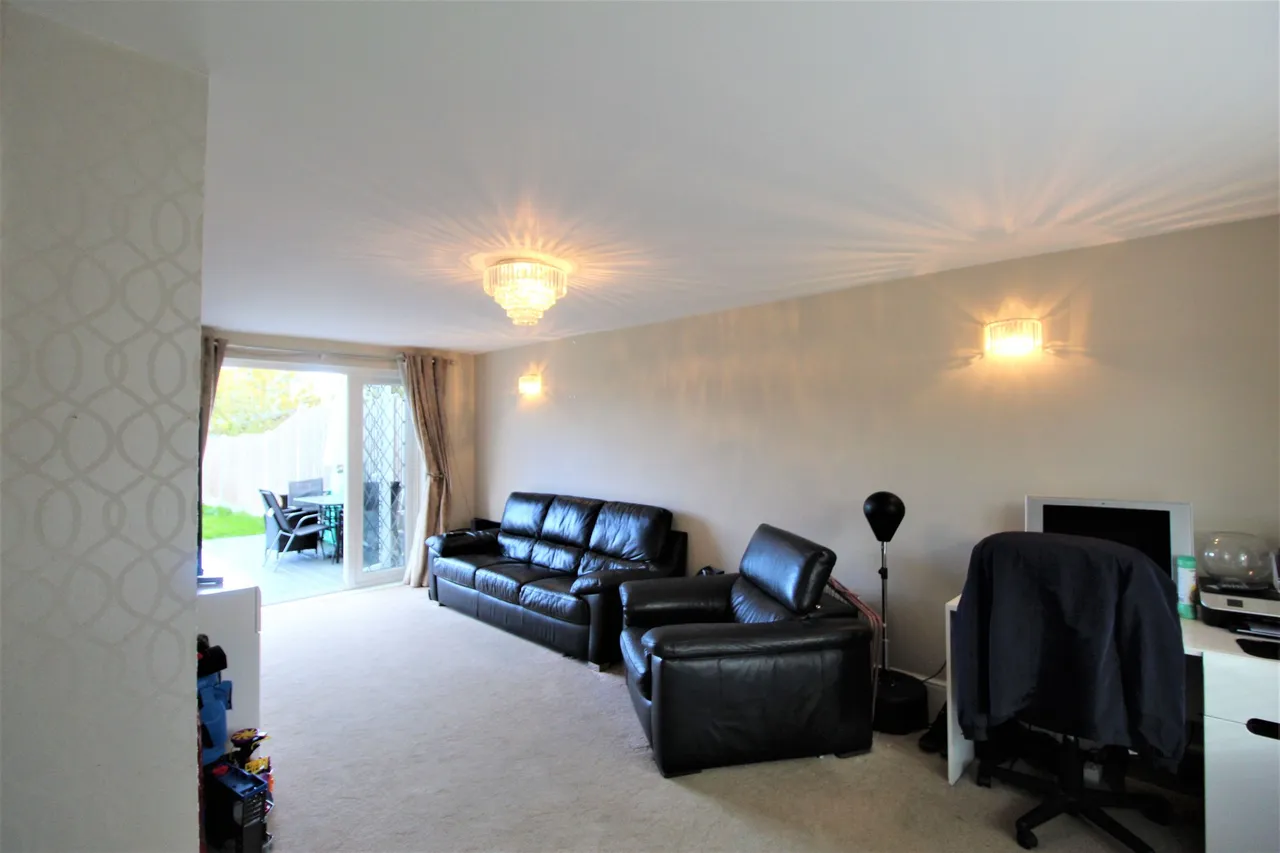 Whitmore Avenue, Grays, Essex, RM16 2HU, photo 3