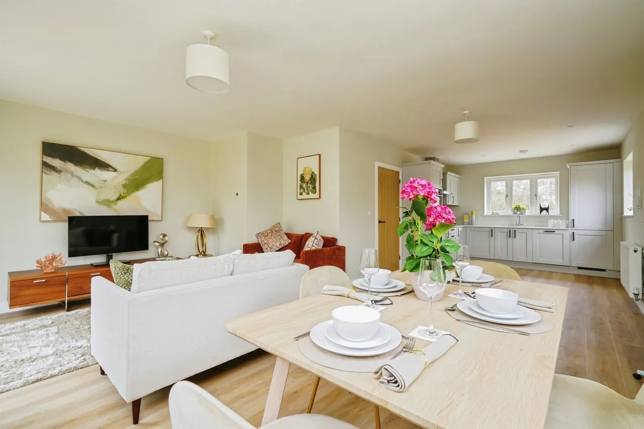 Worminghall Road, Ickford, Aylesbury, photo 9
