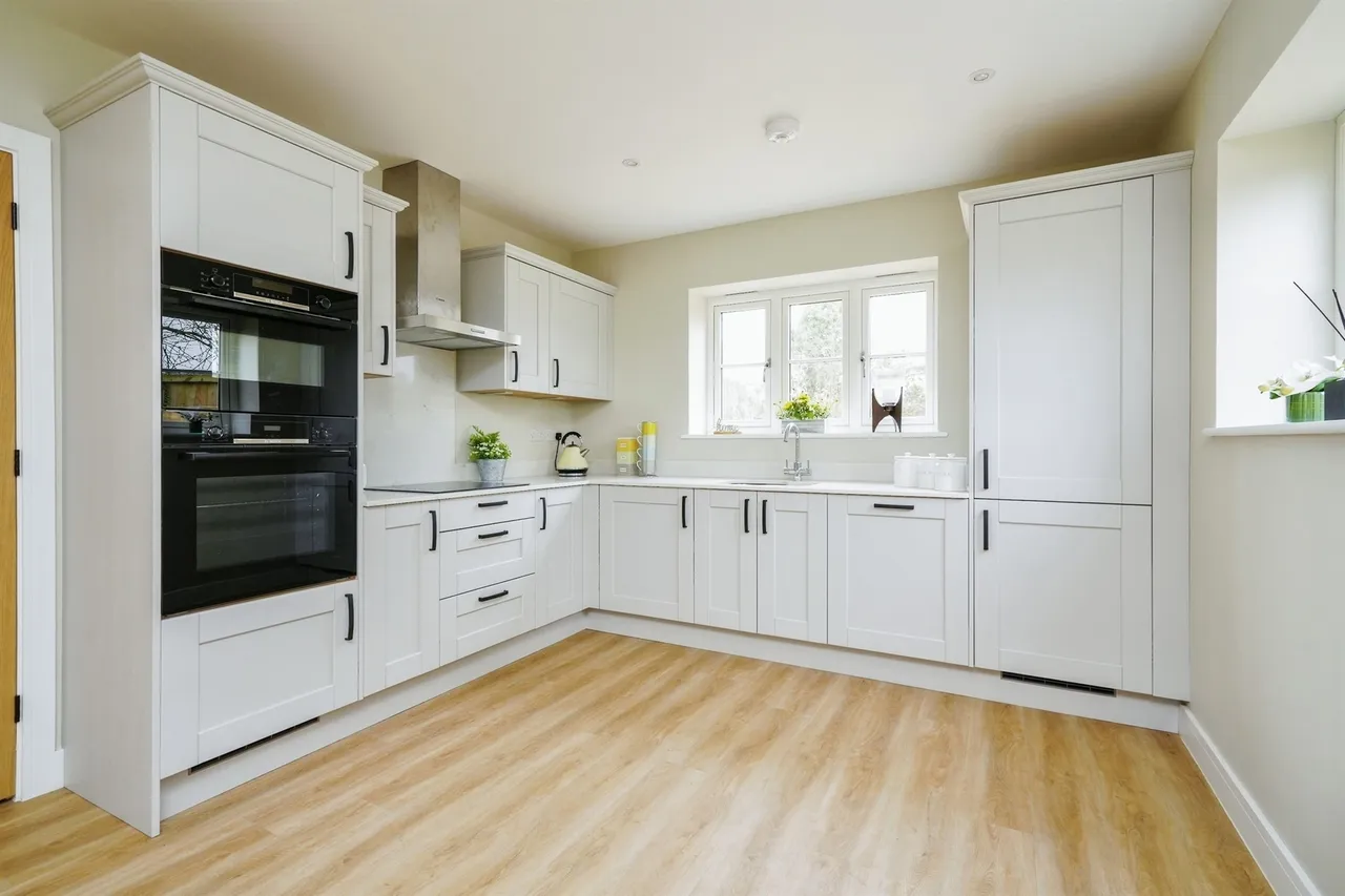 Worminghall Road, Ickford, Aylesbury, photo 4