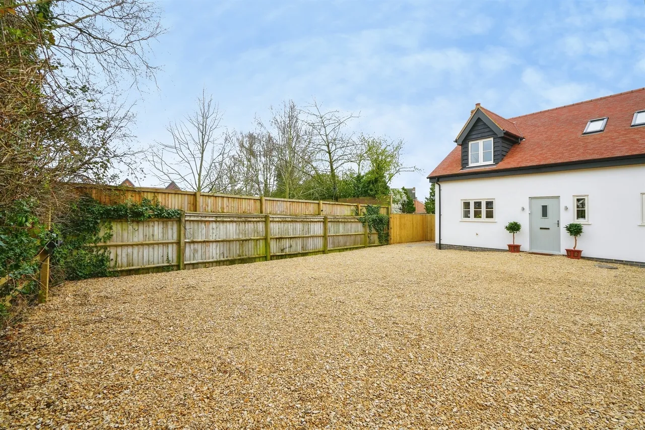Worminghall Road, Ickford, Aylesbury, photo 12