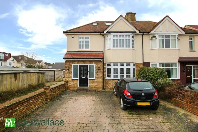 4 bed property for sale, Robinson Avenue, Goffs Oak, EN7
